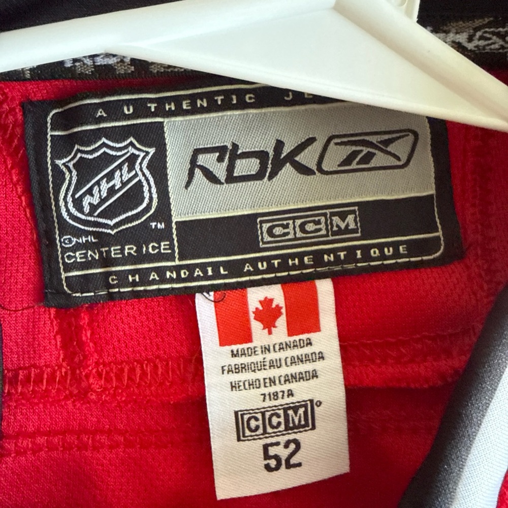 Men’s Reebok CCM VTG Patrick Sharp #10 Blackhawks Authentic Jersey Sz 52 - Red - Picture 3 of 6